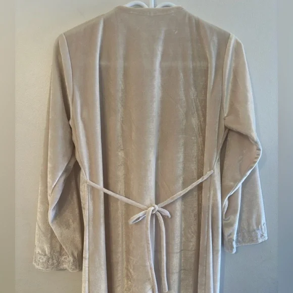 NEW Velvet Long Sleeve Dress/ Gown - Picture 7 of 7